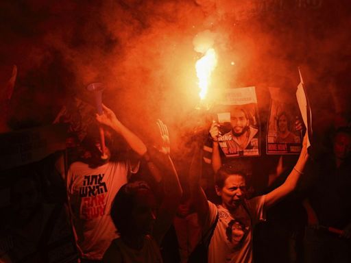 Police push back protesters in Jerusalem calling for Israel government to accept Gaza truce