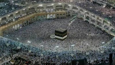 First Syrian jet in over a decade transports Muslim worshippers to Saudi Arabia for Hajj pilgrimage