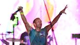 Glastonbury fans complain Coldplay are 15 minutes late