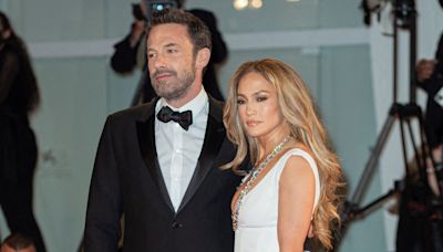 En plein divorce, Jennifer Lopez et Ben Affleck photographiés en train de s'embrasser et de se tenir la main : ce que l'on sait