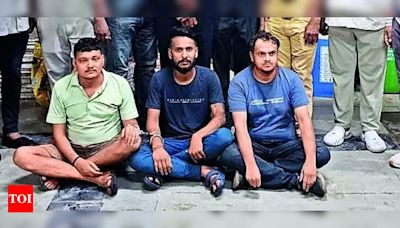 Gang of Three Caught Stealing from Moving Trains in Delhi | Vadodara News - Times of India