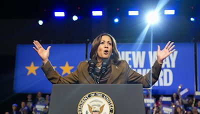 Harris trolls Trump at Vegas rally and LA fundraiser, says her crowds are 'pretty big'