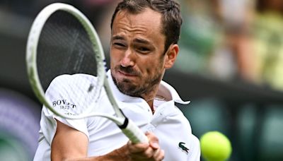 Medvedev calls for traditional Wimbledon rule change after breezing to win