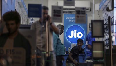 Reliance Jio kicks off Indian telecom price hike