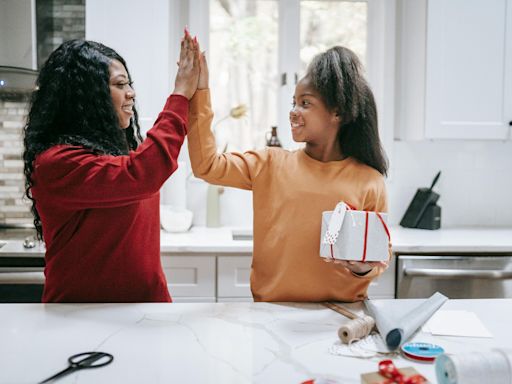 Parents say 'good girl' and 'good boy' all the time. Here's why you should try and say something else