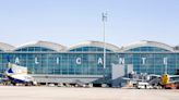 Detenido en el aeropuerto de Alicante un pasajero británico ebrio que intentó abrir la puerta del avión en pleno vuelo