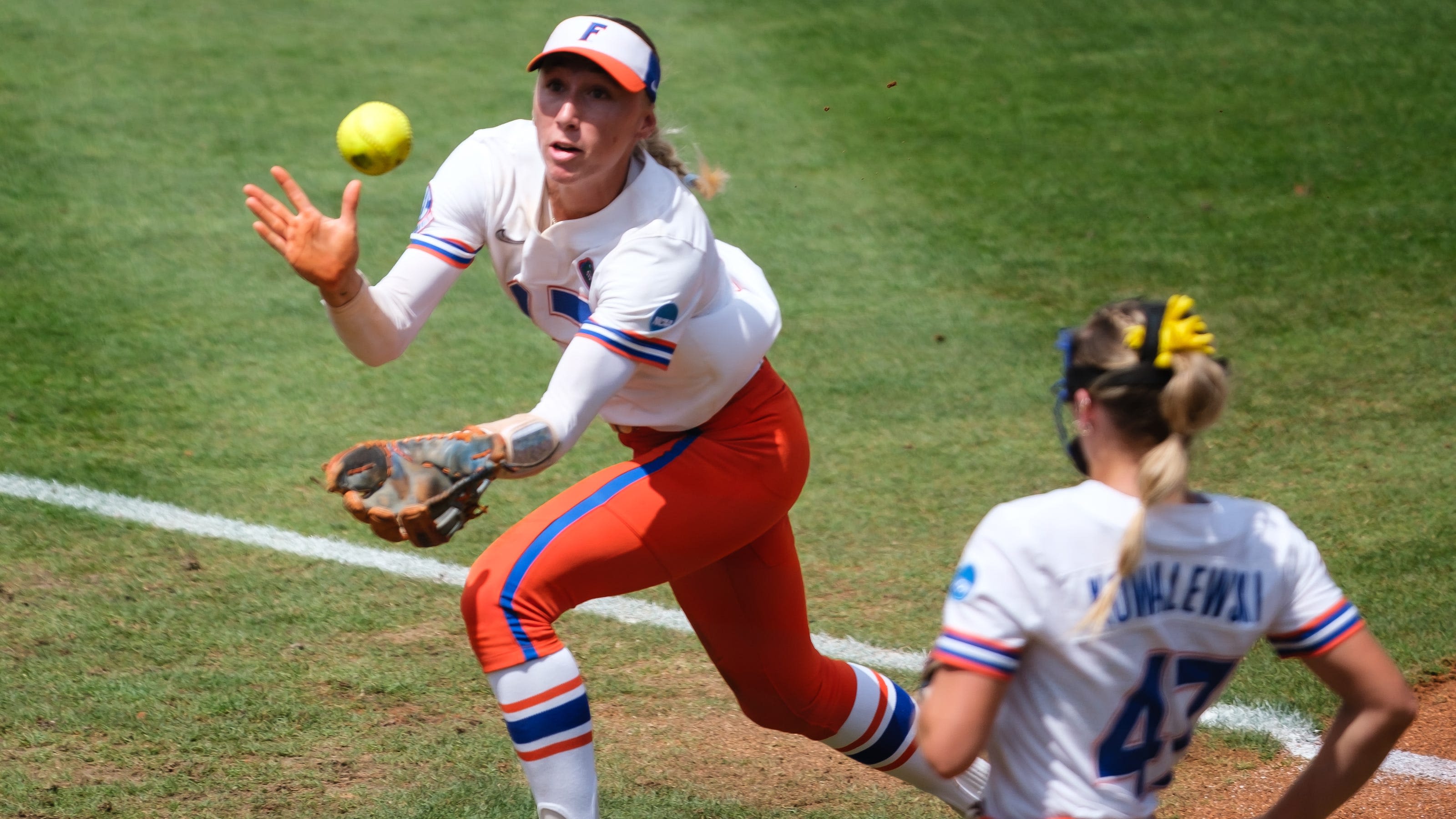 What channel is Florida softball vs Oklahoma State on today? Time, TV for Women's College World Series