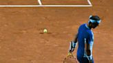 Rafael Nadal se entrena sobre polvo de ladrillo: indicios sobre su futuro y una “medalla” en peligro