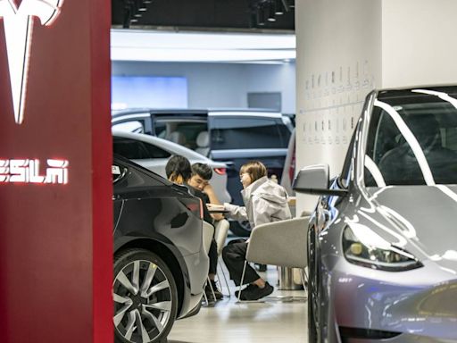 Acciones de Tesla ‘imparables’: Suben 12% tras aprobación de China a su software de conducción