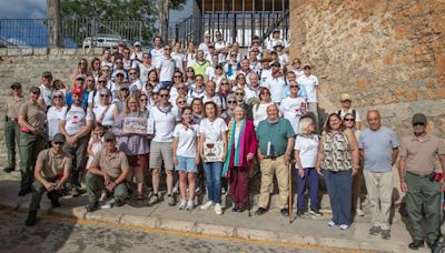 La falla Convento pone en valor del Camino del Grial a base de piernas