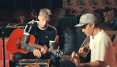 MGK Goes Country & Covers Zach Bryan’s ’Sun to Me’ In New Performance