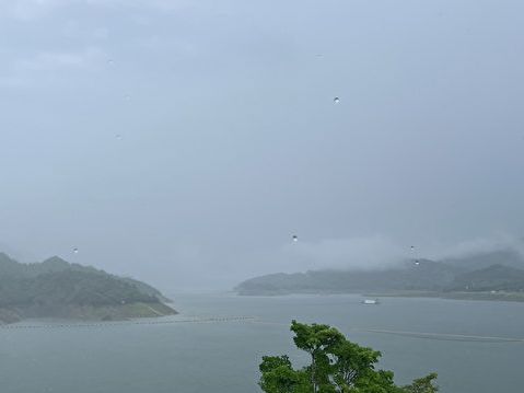 全台週五連三日大雷雨 中颱艾維尼往日本跑