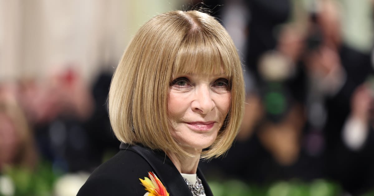 What Anna Wintour’s Assistants Do During the Met Gala Red Carpet