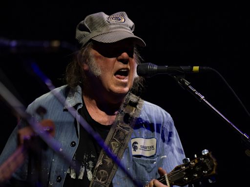 Neil Young rocks Franklin on first tour with Crazy Horse in a decade, double encore and other top moments