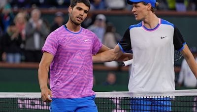 Carlos Alcaraz vs. Jannik Sinner, por las semifinales de Roland Garros: hora y cómo verlo en vivo