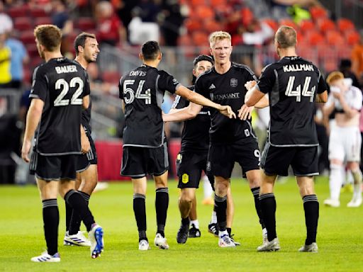 Sam Surridge scores his second goal of the game in the 90th minute as Nashville beats Toronto 2-1