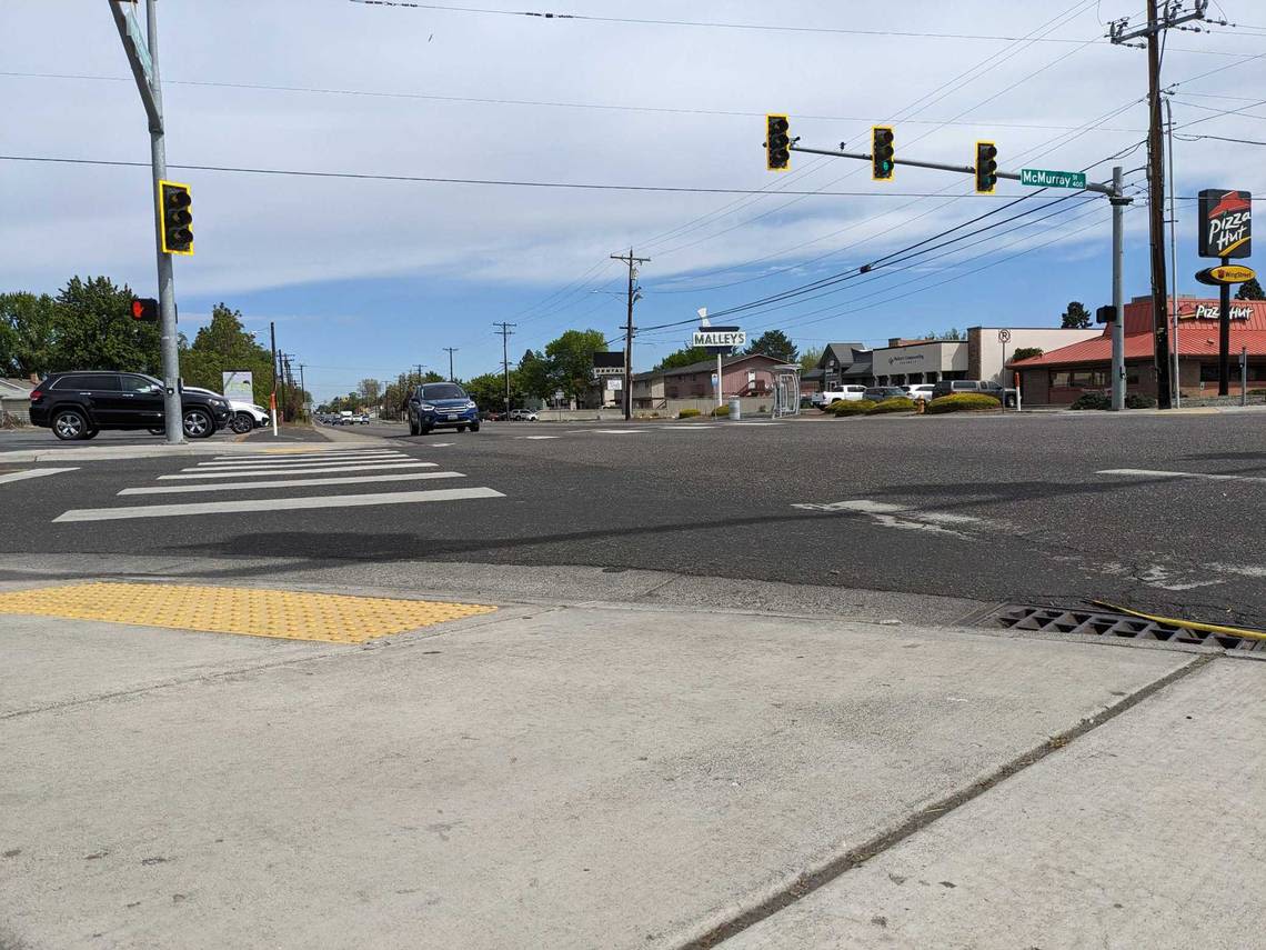 Car hits 2 teens on bikes at busy George Washington Way intersection in Richland