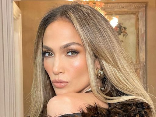 Jennifer Lopez exibe barriga sarada após se divorciar de Ben Affleck