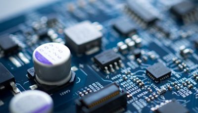 Is Analog Devices (NASDAQ:ADI) A Risky Investment?