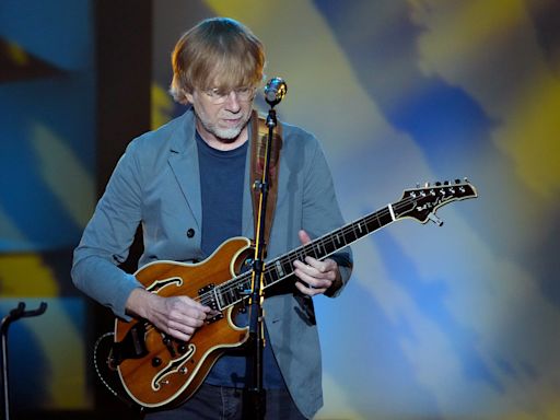 Trey Anastasio tackles Steely Dan classics in searing eight-minute performance at Songwriters Hall of Fame