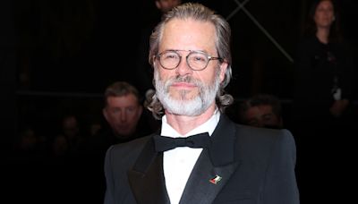 Vanity Fair France Issues Apology After Editing Guy Pearce Photo Wearing Palestinian Flag Pin