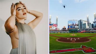 Florence Pugh, actriz en Oppenheimer, fue vista en Truist Park, estadio de Atlanta Braves