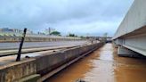 São Leopoldo: ponte na BR-116 é interditada e abastecimento de água interrompido