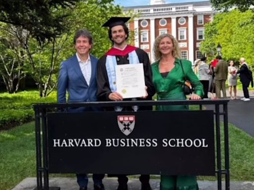 La emoción de Ariel Rodríguez Palacios porque su hijo se graduó en Harvard: “Estamos orgullosos”