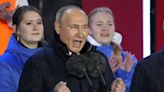 Elecciones en Rusia: ante una multitud, Putin celebra su triunfo y lanza una amenaza hacia Ucrania