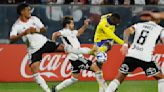 Luis Advíncula marcó otro golazo y Boca infla el pecho ante Colo Colo en Chile, por la Copa Libertadores