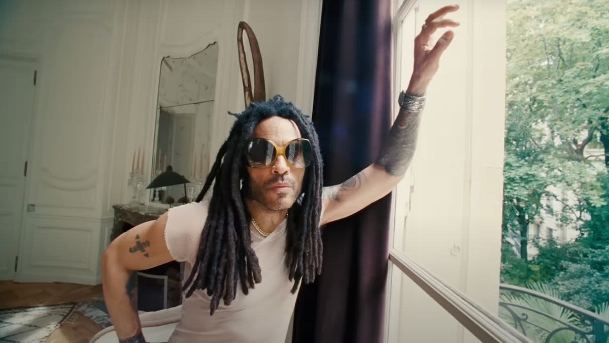 Lenny Kravitz Shared A Relaxing Moment In The Bathtub, And The Comments Are A+