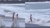 Estremecedor video: una mujer fue arrastrada por las olas y desapareció en el mar