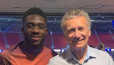 La historia del chileno que descubrió a Alphonso Davies, la máxima figura y capitán de Canadá que amenaza a la Roja - La Tercera