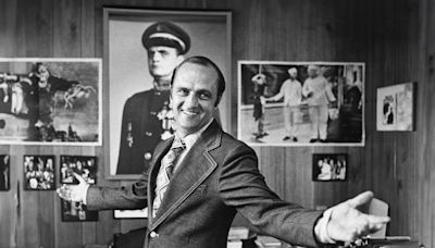 "One of the main inventors of the form": Bob Newhart's stand-up comedy mind, unbuttoned