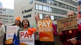 Junior doctors in England vote to accept government pay offer