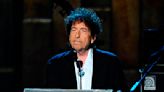 Polémica por Bob Dylan: vende libros autografiados... pero la firma la hizo una máquina llamada Autopen