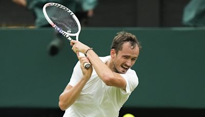 Daniil Medvedev quebró la racha: derrotó al número 1 del mundo, Jannik Sinner, y volverá a jugar la semifinal de Wimbledon