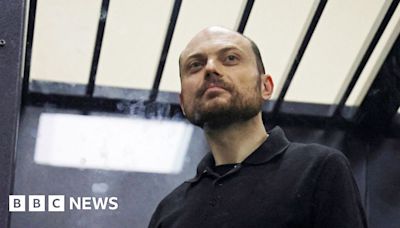 Vladimir Kara-Murza: Russian dissident 'moved to Russian prison hospital'