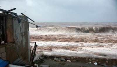 Beryl impactaría como huracán categoría 2 cerca de Cancún, prevén autoridades de México