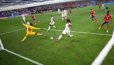 España vence 2-1 a Francia con golazo de Yamal y clasifica a la final de la Eurocopa