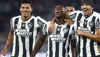 Botafogo vence Atlético com autoridade e segue na cola do líder