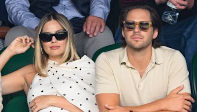 Margot Robbie luce embarazo por primera vez en Wimbledon