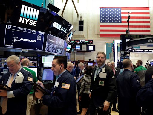 Wall Street cierra en verde pese a un mal dato de inflación y a la prudencia de Powell