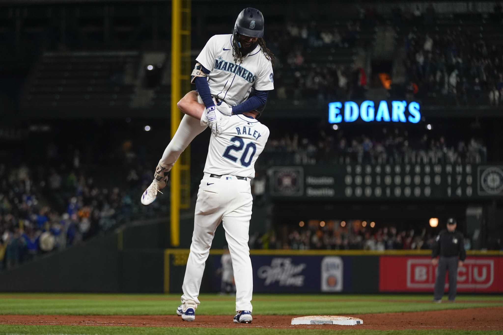 J.P. Crawford hits sacrifice fly in 10th inning to lift Mariners past Astros, 2-1