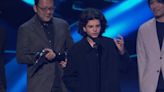 Sujeto invade The Game Awards, intenta nominar a Bill Clinton y lo arrestan