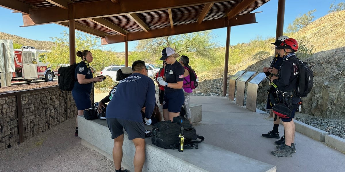 Fire crews help 2 hikers in separate Phoenix mountain rescues