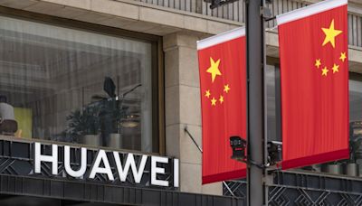 Hungary Deepens Huawei Ties During Xi Visit, Shunning Risks