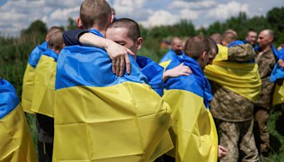 Rusia y Ucrania intercambian 180 prisioneros de guerra, con la mediación emiratí