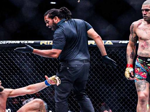 Daniel Cormier Elaborates on Why Magomed Ankalaev Will Be a Tough Match-Up for Alex Pereira