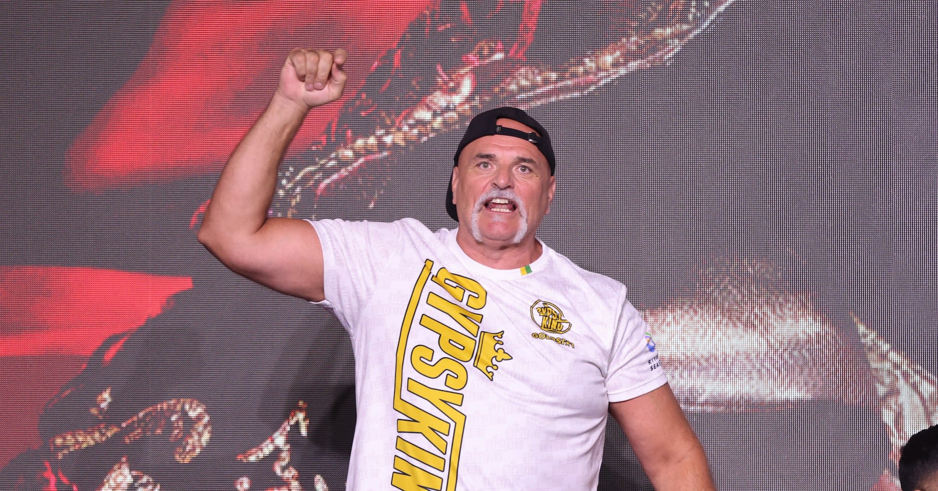 Fury's father bloodied in clash with Usyk's entourage